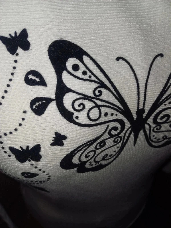White sweater with black butterfly velour drawing, new, in viscose and Polyester – photo 6